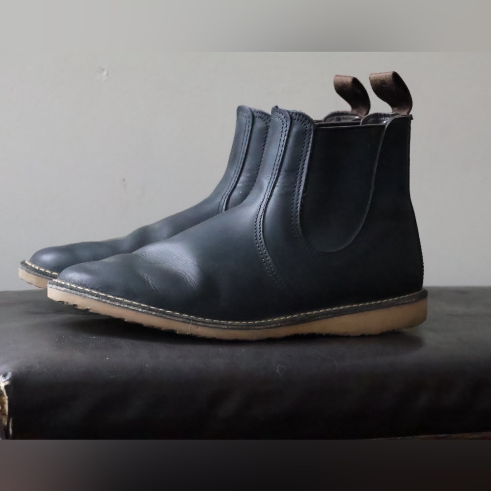Size 9- Men’s Black Red Wing Weekender Chelsea Boots, like new